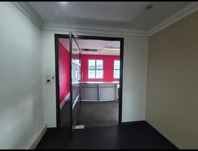 348M² OFFICE TO LET IN BRUMA